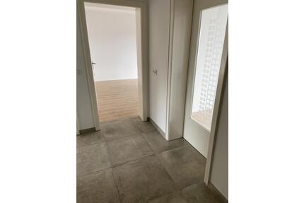 100 m² 3 Zimmer + 1 Zimmer oben am Dach frisch renoviert - Wuppertal Unterbarmen