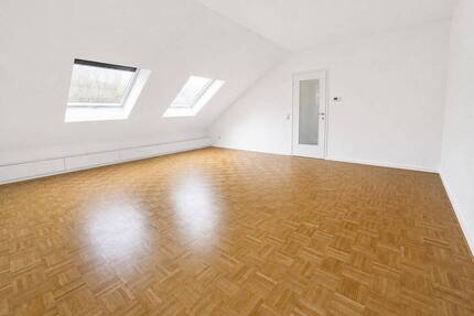 helle, geräumige & frisch renovierte 2 Zimmer Dachgeschosswohnung - Essen Heidhausen