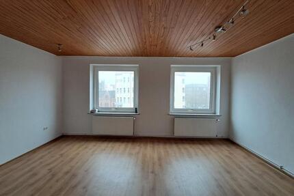 Anfragen NUR per E-Mail. Große 2-Zimmer Wohnung im 3.OG in der Nahe Lloyd Gymnasium Bremerhaven.