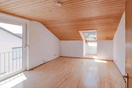 3 Zimmer Dachgeschosswohnung - 625,00&nbsp;EUR Kaltmiete, ca.&nbsp; 67,00&nbsp;m&sup2; in Sankt Georgen im Schwarzwald (PLZ: 78112)