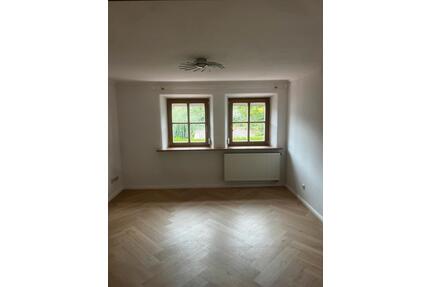 Helle 2 Zimmer Wohnung - 1.100,00&nbsp;EUR Kaltmiete, ca.&nbsp; 55,00&nbsp;m&sup2; in Bad Reichenhall (PLZ: 83435)