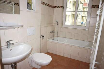 Frei ab 1.5.26 - 4. OG ohne Schrägen wg-gerecht ..Bad mit Fenster u.v.m. - Chemnitz Lutherviertel