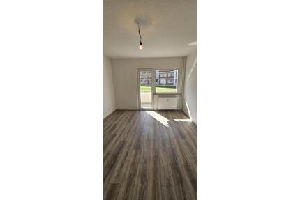 Sehr schöne sanierte 2 Zimmer Wohnung mit Balkon in Oberhausen zu vermieten