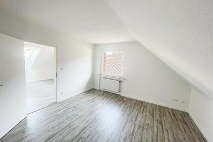 Schöne Zwei-Zimmerwohnung im Dachgeschoss - Köln Porz