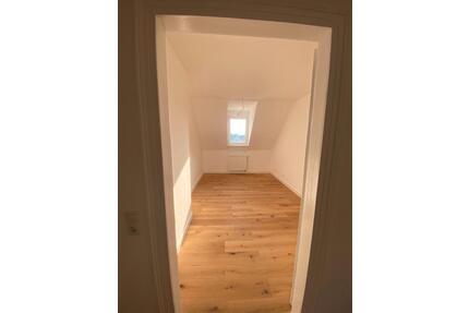 kernsanierte 4 Zimmer Dachgeschoss Wohnung in der Südstadt - Koblenz