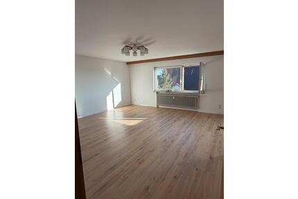 Helle 5-Zimmer Wohnung mit Balkon und Einbauküche in Rutesheim