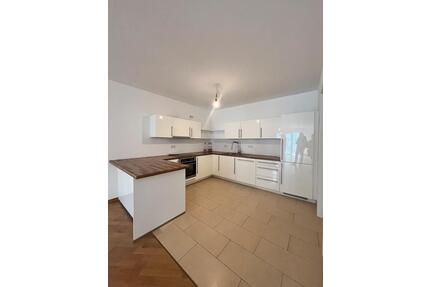 Moderne 2 Zimmer Wohnung mit Einbauküche und Balkon - Frankfurt am Main Mitte-Nord