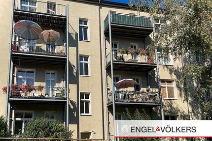 Altbau-Charme in Magdeburg-Stadtfeld Ost: Stilvolle 3-Zimmer-Wohnung mit Balkon