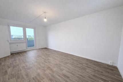 Renovierte 2-Zimmer-Wohnung | 2. Etage | Balkon | Dusche| Aufzug bezugsfertig ab 15.06.2026 - Leipzig Lausen-Grünau