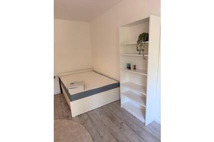 Erstbezug | Möbliertes WG-Zimmer in kernsanierter Wohnung – Düsseldorf Mörsenbroich