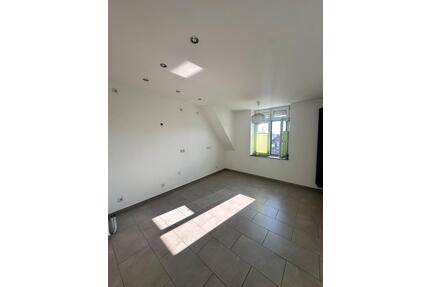 Modernisierte 2 12 Zimmer Altbau-Maisonette-Wohnung - Duisburg Rheinhausen