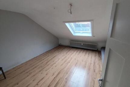 WG Zimmer 3.4.5. Etage - 360,00&nbsp;EUR Kaltmiete, ca.&nbsp; 18,00&nbsp;m&sup2; in Pforzheim (PLZ: 75181) Eutingen