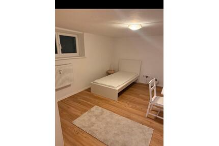 Zimmer in WG - 650,00&nbsp;EUR Kaltmiete, ca.&nbsp; 650,00&nbsp;m&sup2; in München (PLZ: 80993) Moosach