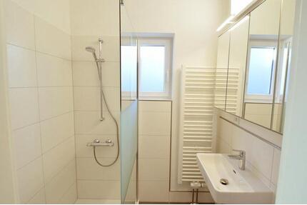 Helle 3-Zimmer Wohnung 70 m2 München Unterhaching mit Balkon Erstbezug nach Vollrenovierung