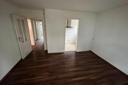 3 Zimmer Wohnung mit Balkon in ruhiger Lage - Stuttgart Zuffenhausen
