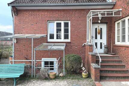 Vermietung einer 3 Zimmer Wohnung im Gutshaus-Anbau, EG und DG, ca. 82,2 m² Wohn- und Nutzfläche mit West- Balkon in 21129 Hamburg-Francop