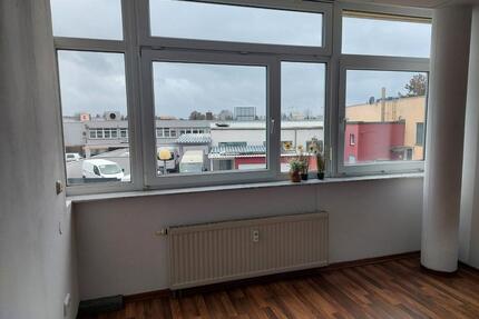 Wohnung Helle 3,5- Zimmer Wohnung + kleiner Wintergarten im WZ - Königsbrunn