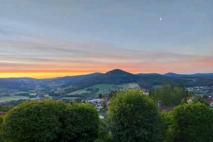 Traumhafte 4,5 Zimmer Wohnung mit Terrasse, Garten und Alpenblick - Hauzenberg