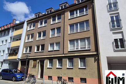 *Nürnberg-Altstadt - 3 Zimmer - Dachgeschoss - grosszügig - Kücheneinrichtung möglich - Bad mit Fenster*
