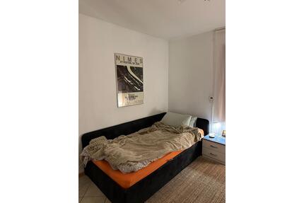 Nur für Frauen -WG Zimmer verfügbar bis Ende April 2026 - Bad Homburg vor der Höhe Gonzenheim