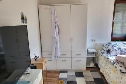 Möblierte Zimmer als Unterieter( gemeinsam Wohnung) - Weinstadt