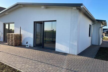 NEUBAU-Doppelhaushälfte I 3 Zimmer I Terrasse, Garten& Stellplatz - Giesen