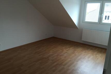 4 Zimmer DG Wohnung, in Rodgau Hainhausen