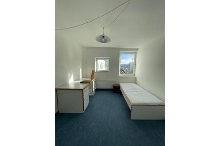 SCHÖNES WG-ZIMMER MIT BALKON IN STUTTGART-WEST Nur Studenten!!