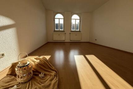 Helle Dachgeschosswohnung mit Einbauküche - Chemnitz Altendorf