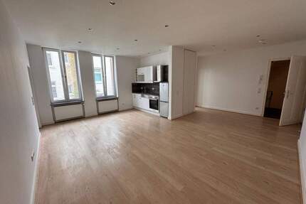 Renovierte, helle 2 Zimmer Wohnung in zentraler Lage von Wiesbaden