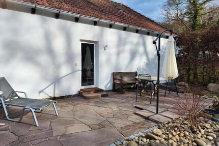 2 Zimmer Küche Duschbad WC zwei Terrassen ca 1200qm eingezäunten - Friedland