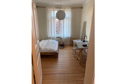 WG Zimmer im Altbau in Kiel mit Südausrichtung