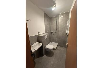 Renovierte Wohnung, ideal für eine WG geeignet mit 2 Badezimmern - Dortmund