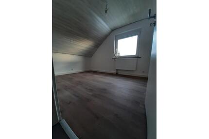 Moderne 3 Zimmer DG-Wohnung - 620,00&nbsp;EUR Kaltmiete, ca.&nbsp; 50,00&nbsp;m&sup2; in Schorndorf (PLZ: 73614)
