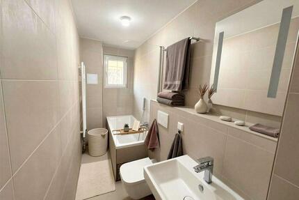 Neu & In Renovierung! I sonnige Loggia I moderne Einbauküche I Abstellraum - Dresden Prohlis