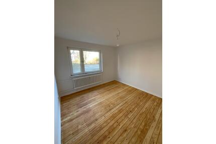 Schöne sanierte 2 Zimmer Wohnung, einfach einziehen und wohlfühlen. - Kiel Ellerbek