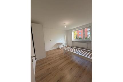 Stilvolle kernsanierte Wohnung – möblierte WG-Zimmer in Rellingen