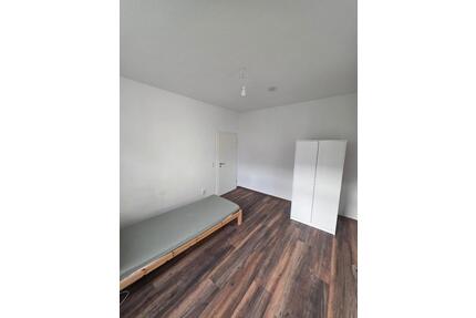 Verfügbares Zimmer in 3-Raum Wohngemeinschaft (voll möbliert) - Magdeburg