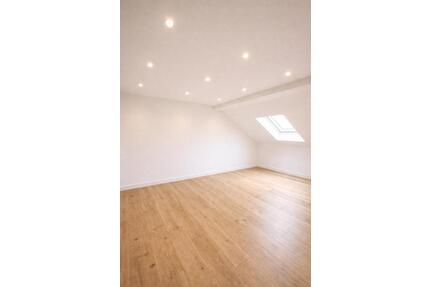 3-Zimmer Wohnung - * Erstbezug nach energetischer Kernsanierung * - Hof Altstadt