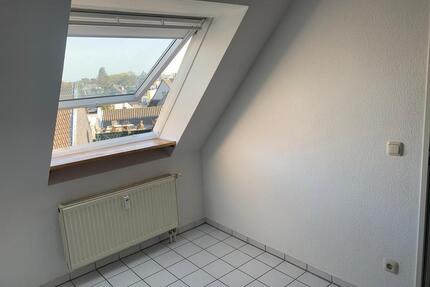 Langenfeld Richrath: 2 Zimmer Dachgeschosswohnung - Langenfeld (Rheinland)