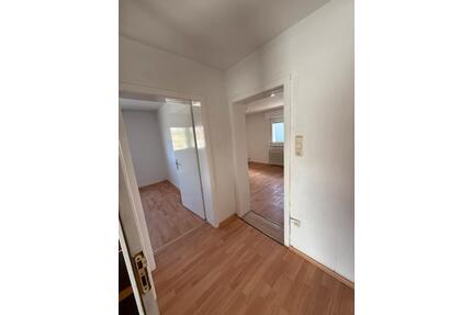 Charmante 6-Zimmer Wohnung im Zweifamilienhaus mit Balkon & DG - Groß-Gerau