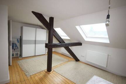 Moderne Dachgeschosswohnung im Herzen von Wickrath -komplett möbliert- - Mönchengladbach