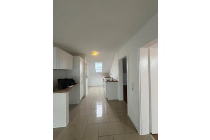 Frisch renovierte 4-Zimmer Wohnung mit neue Einbauküche - Langenau