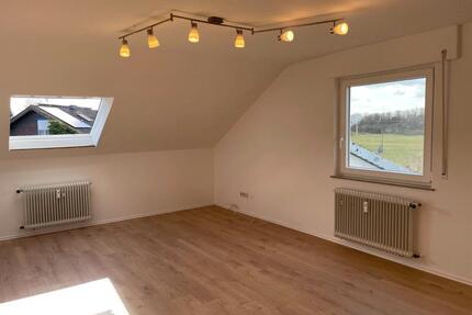Lichtdurchflutete 3 Zimmer DG-Wohnung in Sternenfels