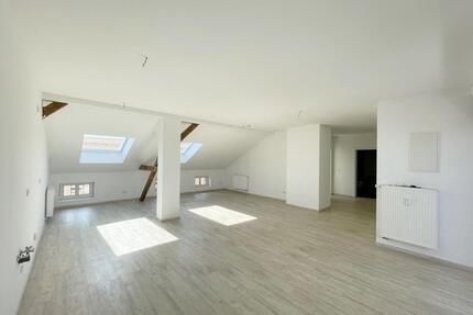 Modernes Dachgeschoss-Feeling – 3 Zimmer mit Terrasse im Paulusviertel + 1 Monat kaltmietfrei! - Halle (Saale)