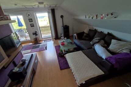 Schöne 2 Zimmer DG Wohnung zu vermieten - Burgau
