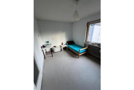 Wg zimmer ( Zwiechenmiete) - 415,00&nbsp;EUR Kaltmiete, ca.&nbsp; 75,00&nbsp;m&sup2; in Dortmund (PLZ: 44135)