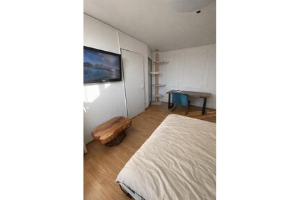 Helle 2-Zimmer Wohnung im 4. OG mit Balkon & Möbel einzugsbereit - Berlin Lankwitz