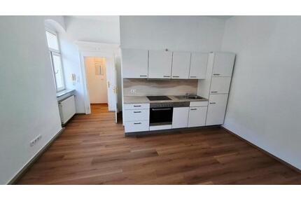 Helle 1,5 Zimmer Wohnung, neu saniert im Zentrum von Hof