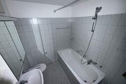 Lehre fertig, Wohnung fällig - .2 Zimmer für frischen Wind und Balkon im Erdgeschoss - Wolfsburg Laagberg